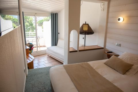 Living Room, terrace, sea view | Minibar, in-room safe, desk, free WiFi