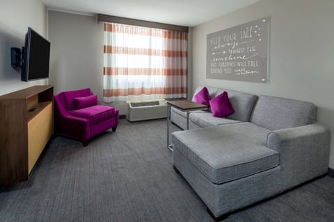 Suite, 1 King Bed, Accessible, Non Smoking (Mobility Accessible) | Premium bedding, pillowtop beds, desk, laptop workspace