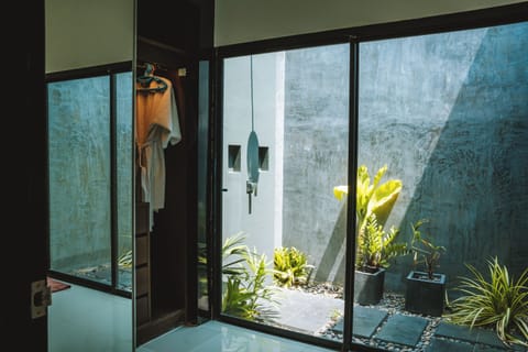 Superior 3 Bedroom Pool Villa | Bathroom shower