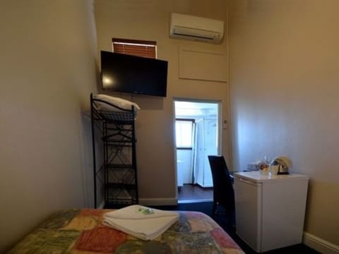 Refurbished Single with a Single Bed | Free WiFi, bed sheets