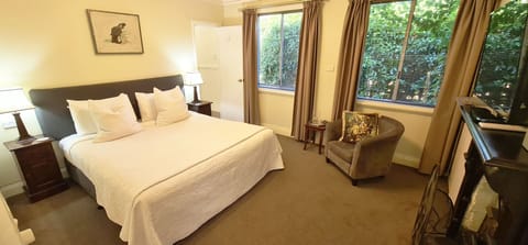 Room | Pillowtop beds, soundproofing, iron/ironing board, free WiFi