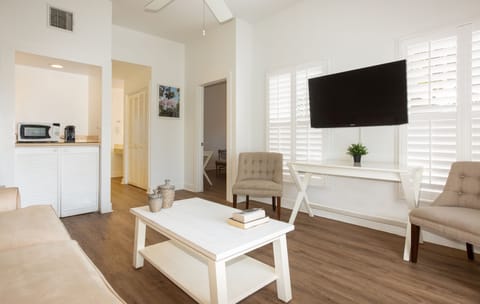 Suite | Premium bedding, pillowtop beds, in-room safe, desk