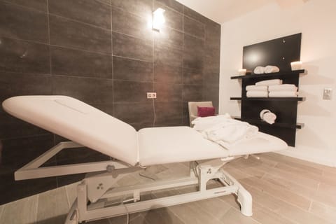 Sauna, spa tub, body treatments, body scrubs, facials, 2 treatment rooms