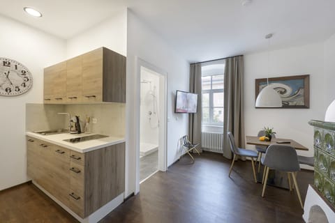 Comfort Apartment, Kitchenette | In-room dining