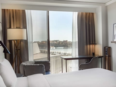 Superior Room, Accessible, City View | Hypo-allergenic bedding, minibar, in-room safe, desk