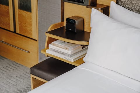 Premium bedding, in-room safe, desk, laptop workspace