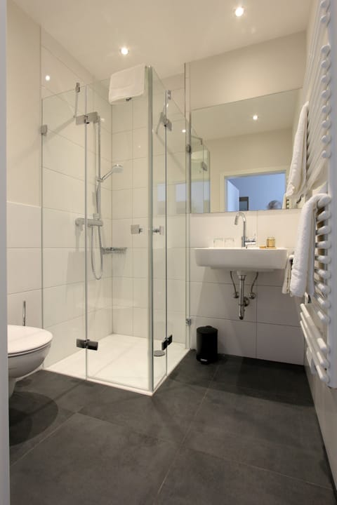 Shower, rainfall showerhead, towels