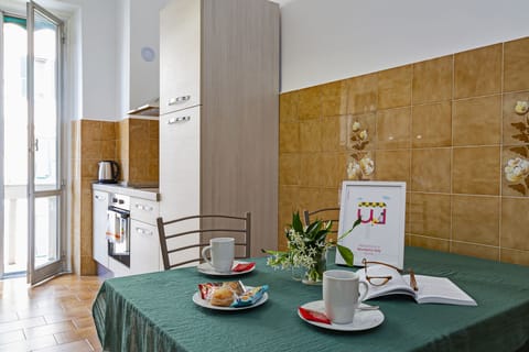Apartment, 2 Bedrooms | In-room dining