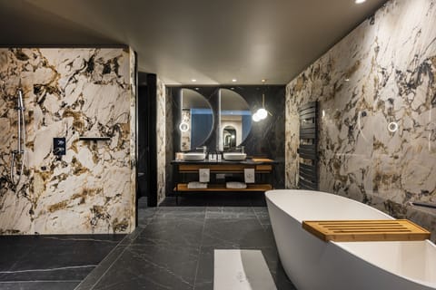 Suite, 1 King Bed, Balcony, Lake View (Alisia) | Bathroom | Free toiletries, hair dryer, bathrobes, slippers