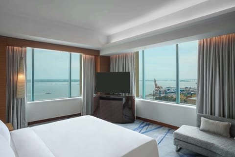 Suite, Club Lounge Access, Harbor View | Premium bedding, down comforters, pillowtop beds, minibar