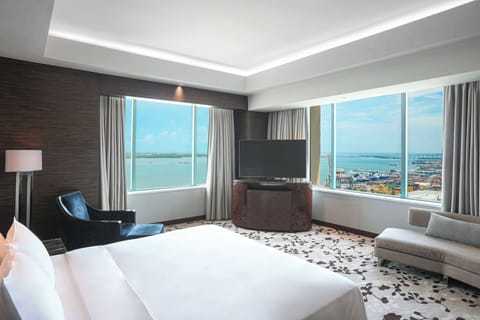 Presidential Suite | Premium bedding, down comforters, pillowtop beds, minibar