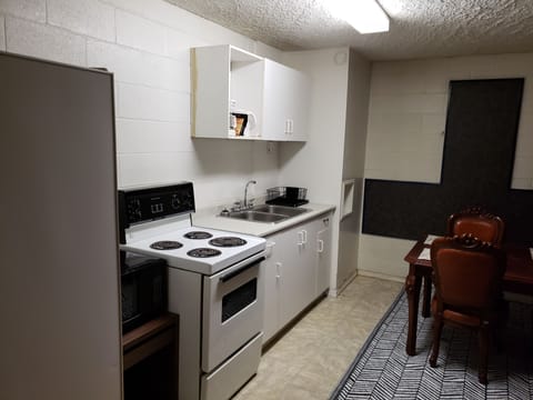 Family Suite, Kitchenette | In-room dining