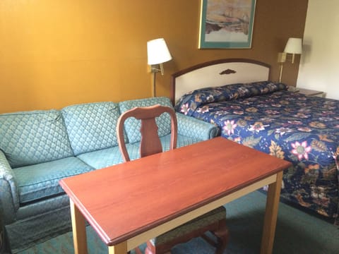 Deluxe Single Room | Individually decorated, individually furnished, desk, laptop workspace