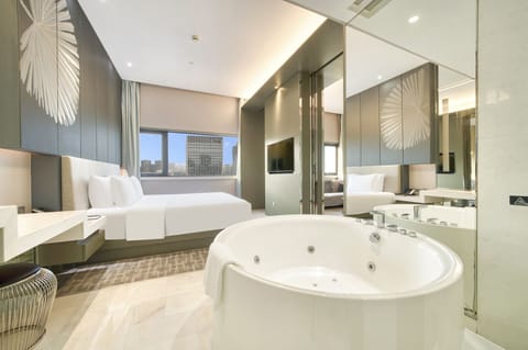 Executive Room | Bathroom | Separate tub and shower, rainfall showerhead, hair dryer, bathrobes