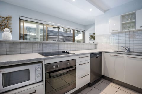 Standard Apartment, 2 Bedrooms | Private kitchen | Fridge, microwave, stovetop, dishwasher