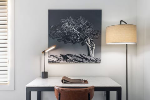 Rambler | Single King | Premium bedding, minibar, in-room safe, iron/ironing board