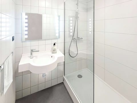 Premium bedding, desk, blackout drapes, soundproofing