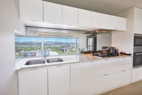 Executive Suite, 1 Bedroom, Ocean View (High Floor) | Private kitchen | Full-size fridge, microwave, stovetop, dishwasher