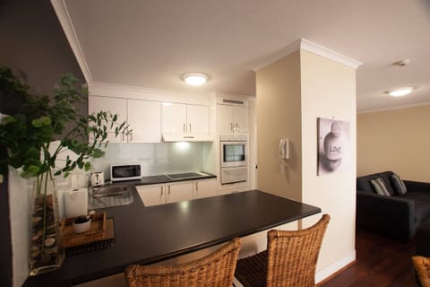 2 Bedroom Sea View | Shared kitchen | Oven, coffee/tea maker, electric kettle, dining tables