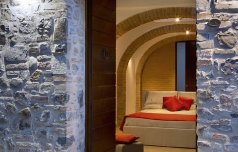 Room, 1 Queen Bed | Select Comfort beds, minibar, cribs/infant beds, rollaway beds