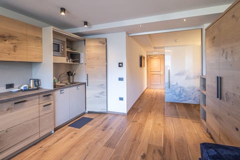 Living Suite | Private kitchen | Coffee/tea maker, electric kettle