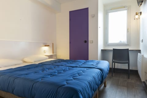 Twin Room | Desk, blackout drapes, free WiFi, bed sheets