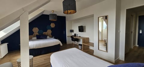 Family Room, Multiple Beds, Non Smoking (Shower Only) | Desk, soundproofing, free WiFi, bed sheets