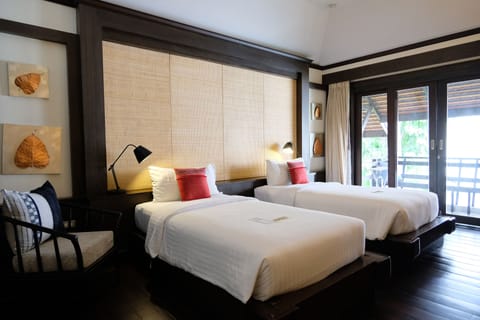 Deluxe Room, 1 Double or 2 Twin Beds | Minibar, in-room safe, desk, WiFi