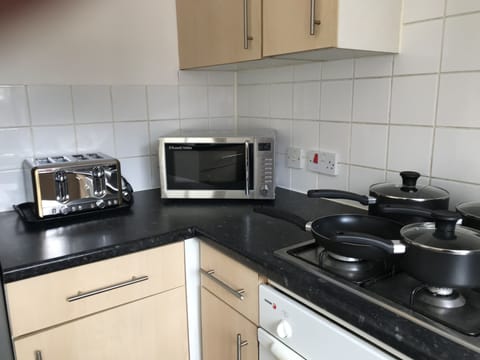 House, 3 Bedrooms | Private kitchen | Fridge, microwave, stovetop, electric kettle