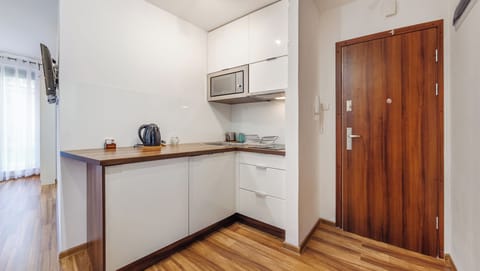 Apartment (18a/2) | Private kitchenette | Fridge, microwave, stovetop, electric kettle