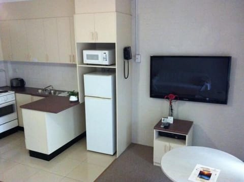 Apartment | Private kitchen | Full-size fridge, microwave, coffee/tea maker, electric kettle