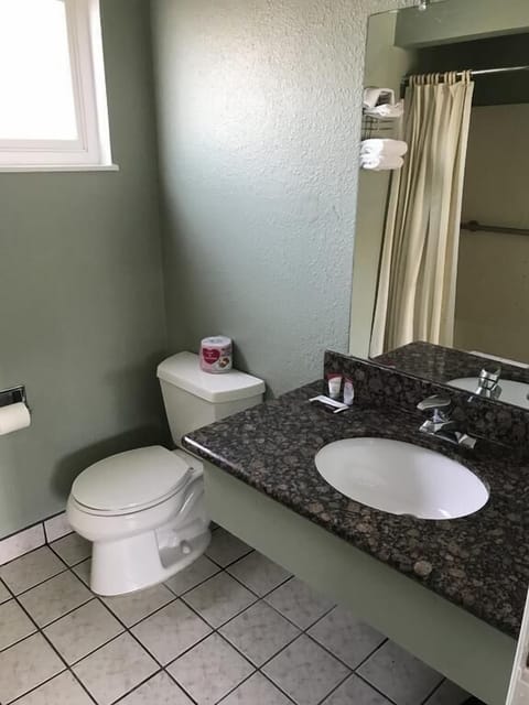 Room, 1 King Bed, Non Smoking | Bathroom sink