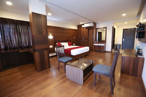 Suite Room | Premium bedding, desk, soundproofing, rollaway beds