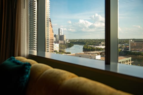 1 bedroom, premium bedding, down comforters, minibar