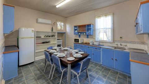 Cottage, 3 Bedrooms, Non Smoking, Kitchen (Avoca Cottage) | Private kitchen | Fridge, microwave, coffee/tea maker, electric kettle