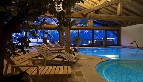 Indoor pool, sun loungers