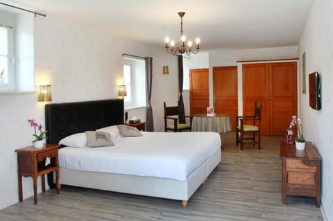 Superior Double Room (Ty Bihan) | In-room safe, individually furnished, laptop workspace, free WiFi