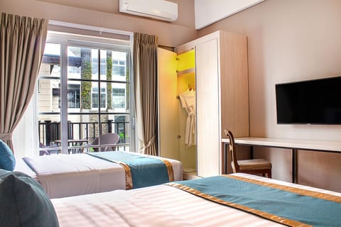 Deluxe Twin Room | Desk, blackout drapes, free WiFi, bed sheets