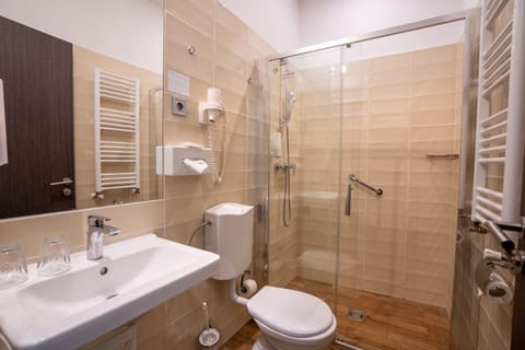 Superior Double Room, 1 Queen Bed | Bathroom | Eco-friendly toiletries, hair dryer, towels, soap