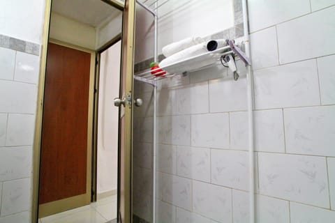 Classic Studio | Bathroom amenities | Shower, hair dryer, towels