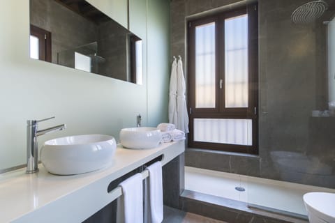 Suite, City View | Bathroom | Combined shower/tub, free toiletries, hair dryer, bidet