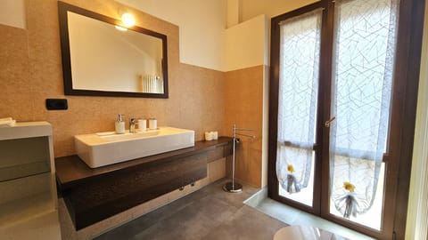 Romantic Triple Room, Multiple Beds, Private Bathroom (External) | Bathroom | Shower, rainfall showerhead, free toiletries, hair dryer