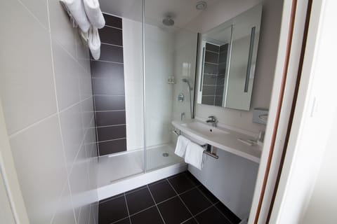 Rainfall showerhead, eco-friendly toiletries, hair dryer, towels