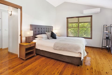 Toorak Cottage | 1 bedroom, Egyptian cotton sheets, premium bedding, pillowtop beds