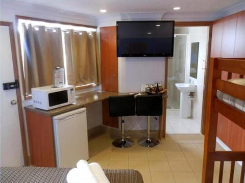 Minibar, in-room safe, iron/ironing board, free WiFi