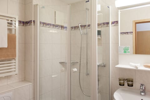 Double Room, 2 Twin Beds, Non Smoking, Balcony | Bathroom | Shower, free toiletries, hair dryer, towels