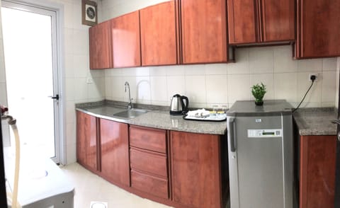 Full-size fridge, cookware/dishes/utensils