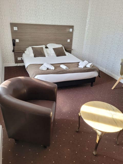 Superior Double Room, 1 Queen Bed, Non Smoking, Private Bathroom | Premium bedding, Select Comfort beds, individually decorated, desk