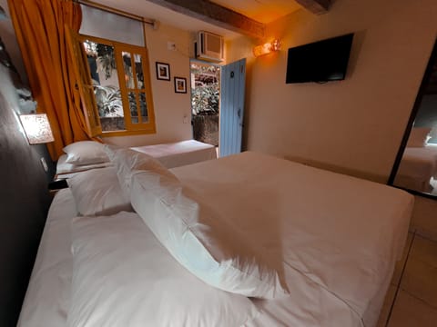 Standard Triple Room | Minibar, in-room safe, blackout drapes, free WiFi