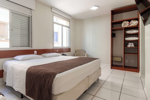 Economy Single Room (sem sacada) | Minibar, in-room safe, free WiFi, bed sheets